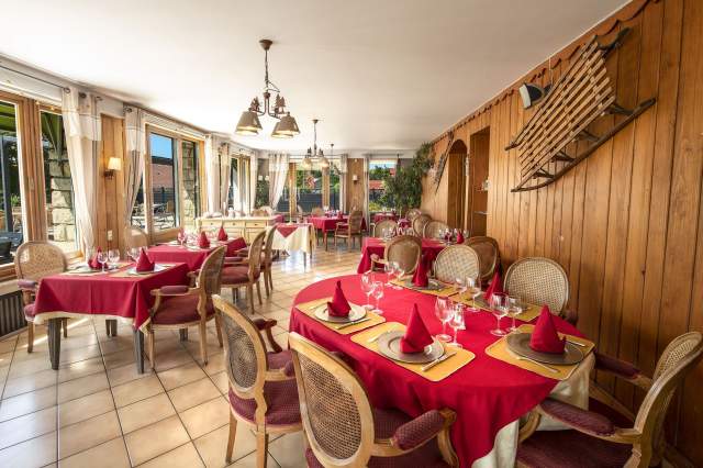 salle du restaurant ambiance chalet