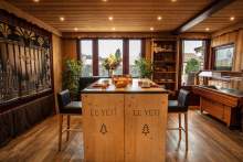 Bar de l'hôtel ambiance chalet