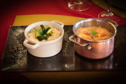 deux plats présentés en mini cocotte