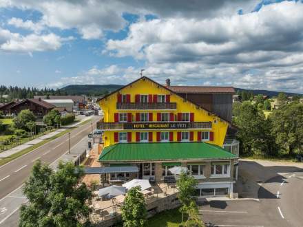 Hotel Le Yeti vue drone de l'extérieur
