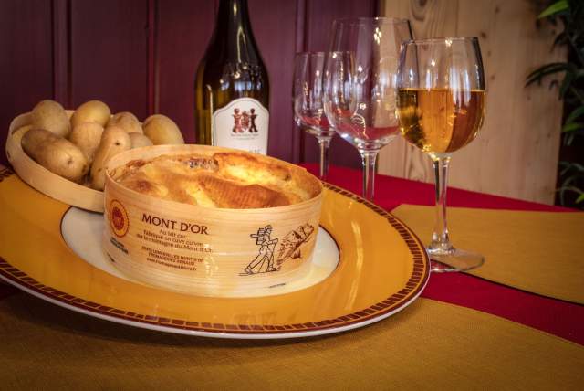 mont d'or patate et vin du jura