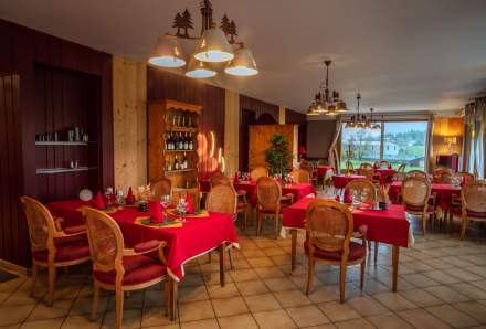 restaurant table dressée ambiance chalet