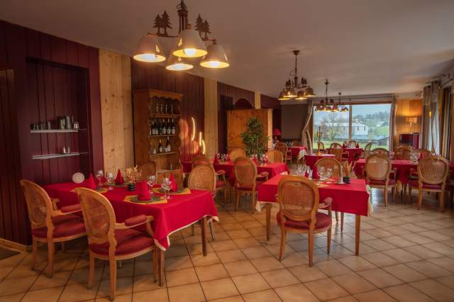 salle du restaurant ambiance chalet